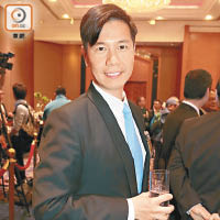 香港青年聯會主席吳傑莊都有出席酒會，佢話早前減肥三個月成功瘦咗二十磅。
