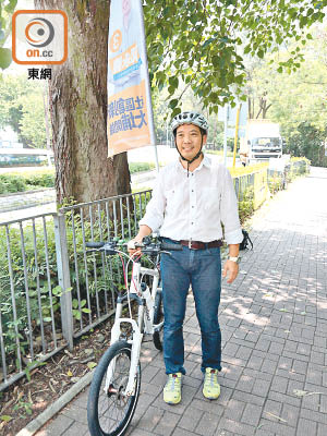 胡志偉早前顧住選舉拉票，無暇備戰月底單車賽。（資料圖片）