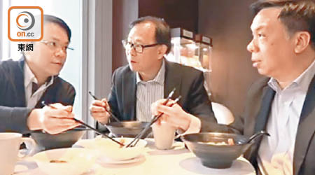陳克勤（左起）、梁志祥同鍾樹根曾經喺咖啡角開餐。（資料圖片）
