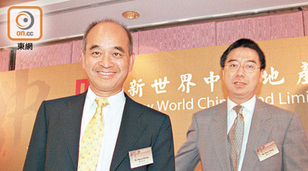 早於彤叔患病入院前，兩個兒子鄭家純（左）與鄭家成（右）已接管新世界大部分業務。（資料圖片）