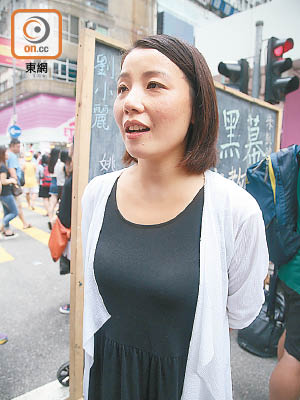 劉小麗昨日出席街頭論壇，透露自己不用出席紀律聆訊。（溫國佳攝）