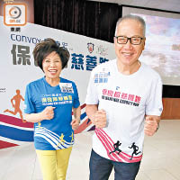 郭少明（右）笑言好少跑步，只好「作狀」支持吓太太郭羅桂珍（左）。