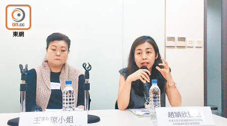 趙穎欣（右）指，本港女性確診乳癌個案在廿年間增兩倍。左為王秋琼。（曾愷欣攝）