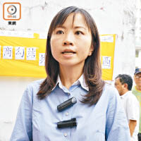 林芷筠協助居民申請修改規劃，倡重建後八成半單位出租。（陳德賢攝）