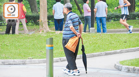 研究發現，飯後散步有助降血糖。（資料圖片）