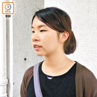 張小姐：「廿六樓都聞到，無牌唔係咁好，好明顯係食環署失職」。