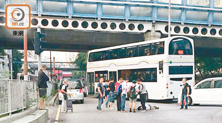 童軍被七人車撞倒躺於馬路。（資料圖片）