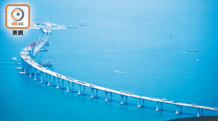 港珠澳大橋需三地同步通車，香港段事故頻生，恐拖後腿。