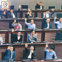 民主派議員批評陳茂波宣讀免責聲明，等於攻擊議員資格。