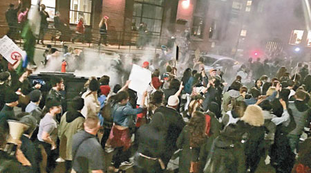 波特蘭<br>波特蘭的示威入夜後開始失控。（互聯網圖片）