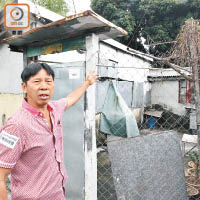 羅先生居住的寮屋與新建道路的路線非常接近，只有幾米之隔。