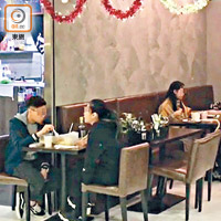 觀塘<br>有商場內的韓式食店，堂食客人以即棄餐具用膳。