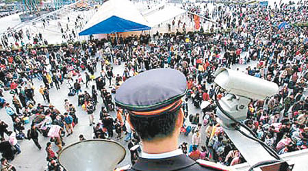 新疆公安曾因應烏魯木齊暴亂，在公共場所設立「天眼」監控。（資料圖片）