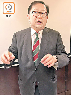 香港醫學專科學院主席的李國棟。