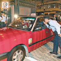 事發時被捕的士司機及女乘客乘坐之的士，亦一度被帶返警署作進一步調查。