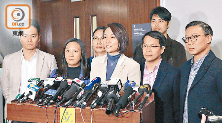 民建聯對於梁振英放棄連任表示可惜和意外，但尊重其決定。（葉華英攝）