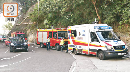 受意外影響，涉事救護車及消防車未能執勤。（馬竟峯攝）