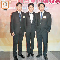 霍啟山（右）及常務副主席吳傑莊（左）與李雲迪（中）冀音樂力量促進文化交流。
