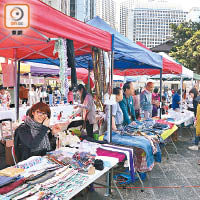 香港墟市節昨於中環閉幕，逾一百二十攤檔售賣物品。