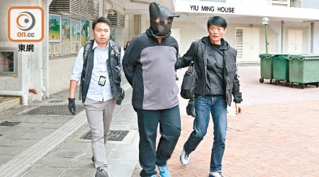 疑犯在粉嶺華明邨被捕。（張世洋攝）