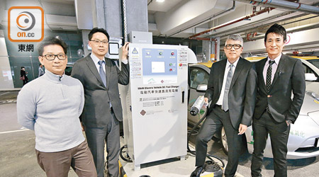 理大研發的快速電動車充電器較市面同類產品體積小四成。（胡家豪攝）