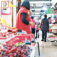 首批進駐天澤街市的生果店，見證十六年來租金暴漲逾五倍。