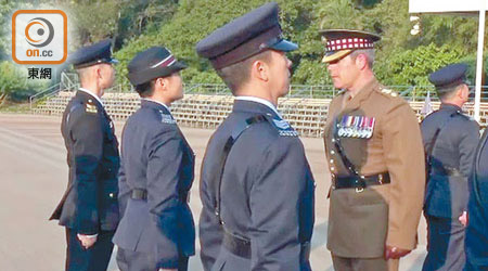 四名英軍儀仗學院人員受香港警方邀請來港，為香港紀律部隊人員進行兩周儀仗培訓。