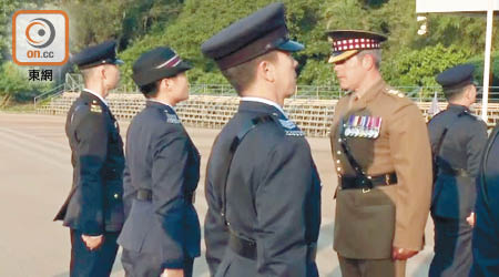 香港警方上月邀請英國軍方人員來港，指導香港警察儀仗隊。（資料圖片）