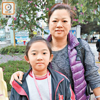 家長湯太指學校曾爆發手足口病，今次有人染禽流感，擔心女兒中招。