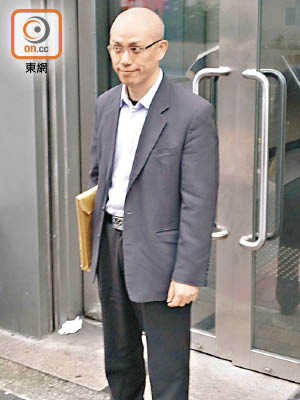被告陳偉安被控無牌作中醫執業。