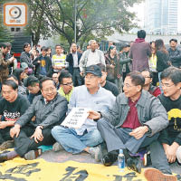 黎智英（前左三）等佔中搞手至今仍未「落鑊」，有政界中人轟律政司拖延處理失職。（資料圖片）