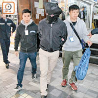其中一名蒙古疑匪被捕帶走。