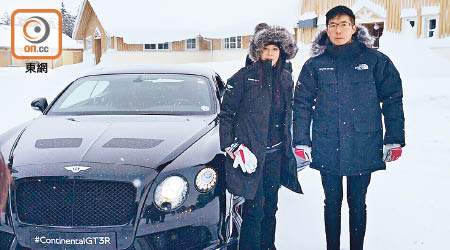 馬清揚（右）同朋友喺拉普蘭試玩冰上駕車。（受訪者提供）