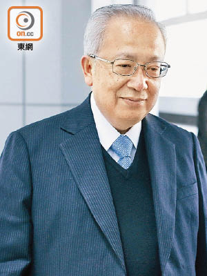 東亞銀行高級經理何耀強昨出庭作供。