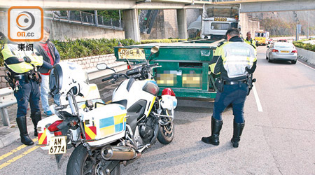 警方在現場調查。（黃永健攝）