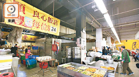 開店逾二十年的順豐良心飯店，出售的三餸飯只售二十四元。