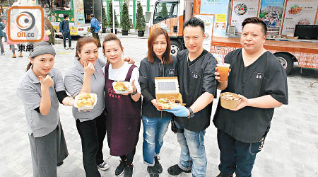 黃大仙廣場現已有兩架美食車，分別是售賣五色餃子的「有得餃」，及主打神級燒鮮魷的「豪園」。（高嘉業攝）