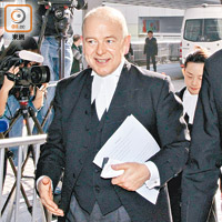 曾蔭權案的主控官為英國御用大律師David Perry。