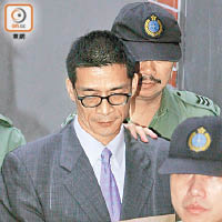 冼錦華涉以高級警司身份接受他人安排妓女提供免費性服務，被判囚三年，其後成功上訴獲減刑至兩年。