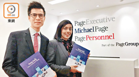 陳孝威（左）指有公司遷往上海或新加坡，只為發展中國業務及東南亞業務。（劉俊鈺攝）