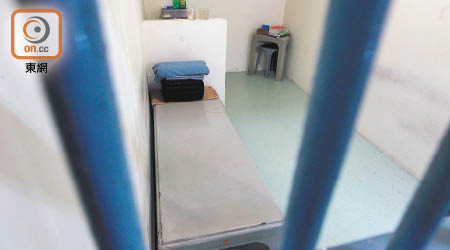赤柱監獄「水飯房」每間囚室面積為七平方米，不少名人和重犯都獨立囚禁於此。