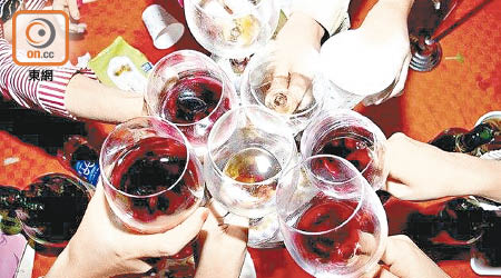 適量飲用紅酒，可達預防心血管疾病的效果。