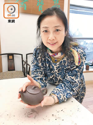 喺內蒙古長大嘅高燕致力推廣紫砂壺，因此愛上喝茶。（余素月攝）