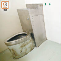 「水飯房」設有不銹鋼坐廁。