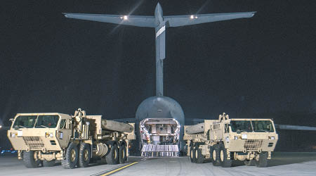 美軍薩德系統發射架運抵南韓，中國回應指一切後果由美韓承擔。（駐韓美軍圖片）