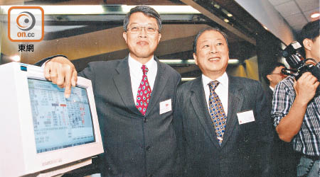 有線寬頻於一九九九年上市，圖左為時任副主席吳天海。（資料圖片）