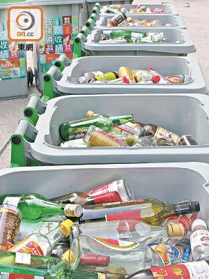 環保署將於一八年實施「飲品玻璃樽徵費」。