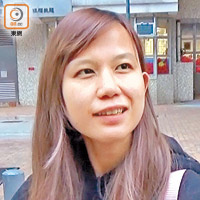 邱小姐（文化藝術業者）：「擺出馬路會遮擋行人同駕駛者嘅視線，擔心會構成危險。」