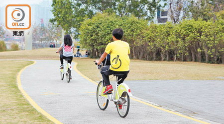 香港<br>記者日前到西九文化區視察，當天為平日，僅有六人使用場地租借的單車。