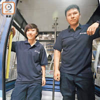 周嘉汶（左）及吳銘峰（右）肩負檢查及維修纜車的安全工作，以確保纜車運作安全。 （李志湧攝）